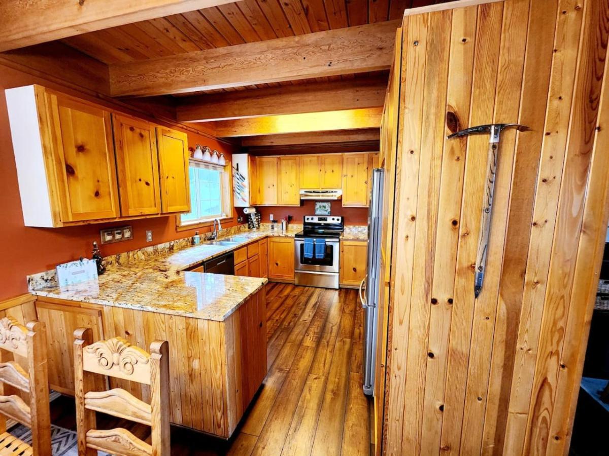 Blacktail Cabin Hideaway With Hot Tub Lakeside Eksteriør bilde