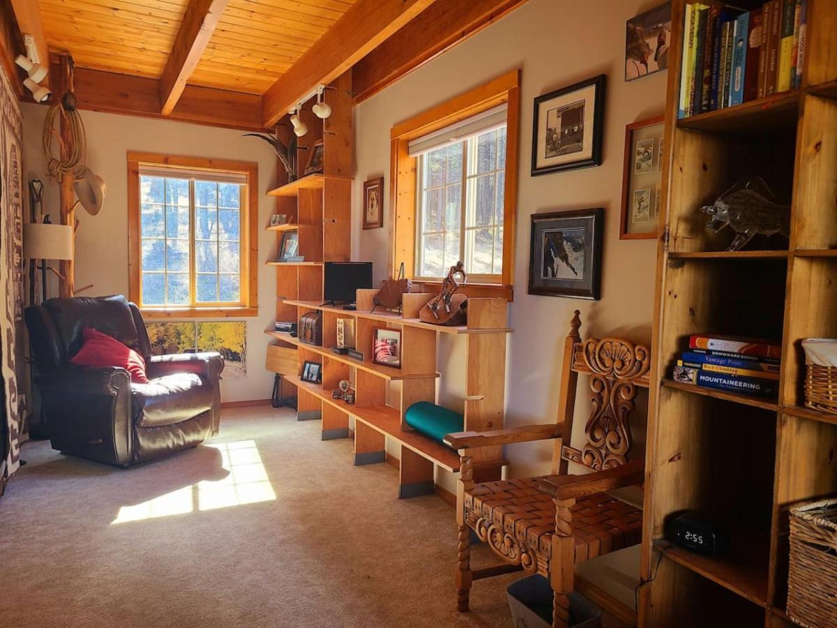 Blacktail Cabin Hideaway With Hot Tub Lakeside Eksteriør bilde